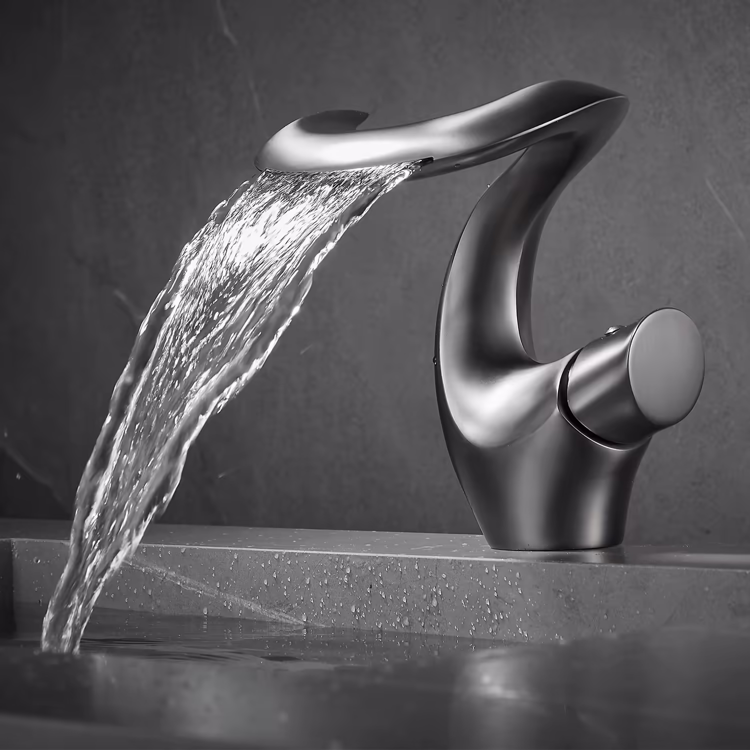 Vanta Moon basin faucet